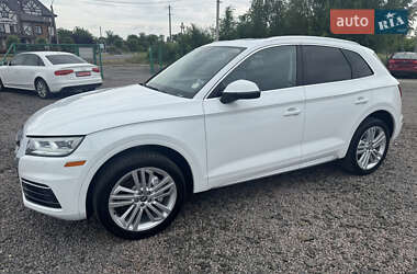 Внедорожник / Кроссовер Audi Q5 2018 в 