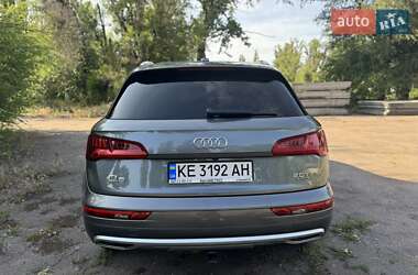 Внедорожник / Кроссовер Audi Q5 2017 в 