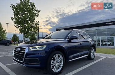 Внедорожник / Кроссовер Audi Q5 2017 в 