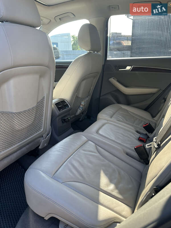 Внедорожник / Кроссовер Audi Q5 2011 в Луцке