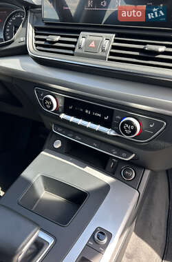 Внедорожник / Кроссовер Audi Q5 2021 в 