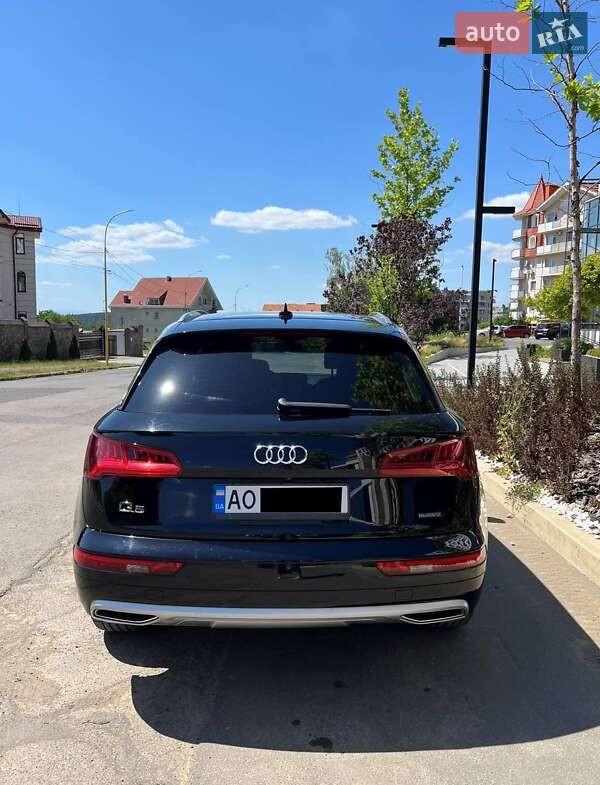 Позашляховик / Кросовер Audi Q5 2019 в Ужгороді