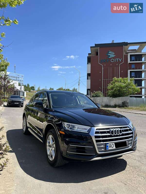 Позашляховик / Кросовер Audi Q5 2019 в Ужгороді