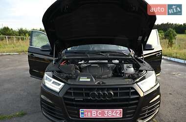 Внедорожник / Кроссовер Audi Q5 2018 в 