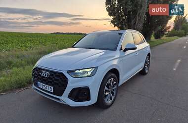 Позашляховик / Кросовер Audi Q5 2024 в 