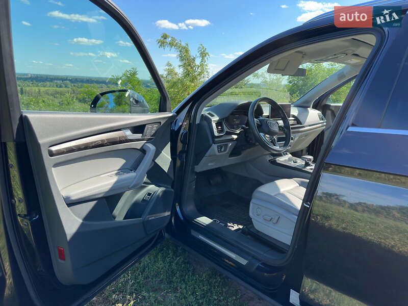 Внедорожник / Кроссовер Audi Q5 2021 в Лубнах