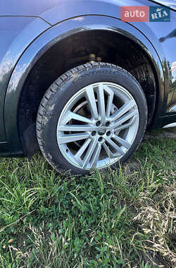 Внедорожник / Кроссовер Audi Q5 2021 в 