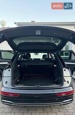 Внедорожник / Кроссовер Audi Q5 2018 в 