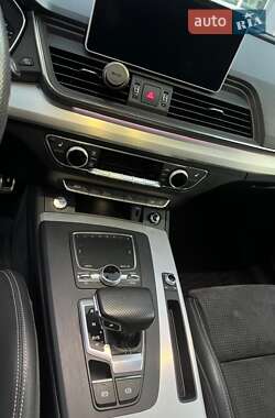 Внедорожник / Кроссовер Audi Q5 2018 в 