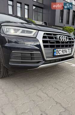 Внедорожник / Кроссовер Audi Q5 2018 в 