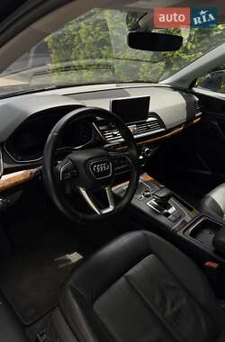 Внедорожник / Кроссовер Audi Q5 2018 в 