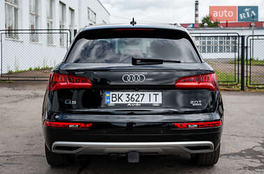 Внедорожник / Кроссовер Audi Q5 2018 в 