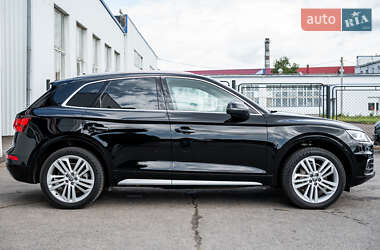 Внедорожник / Кроссовер Audi Q5 2018 в 