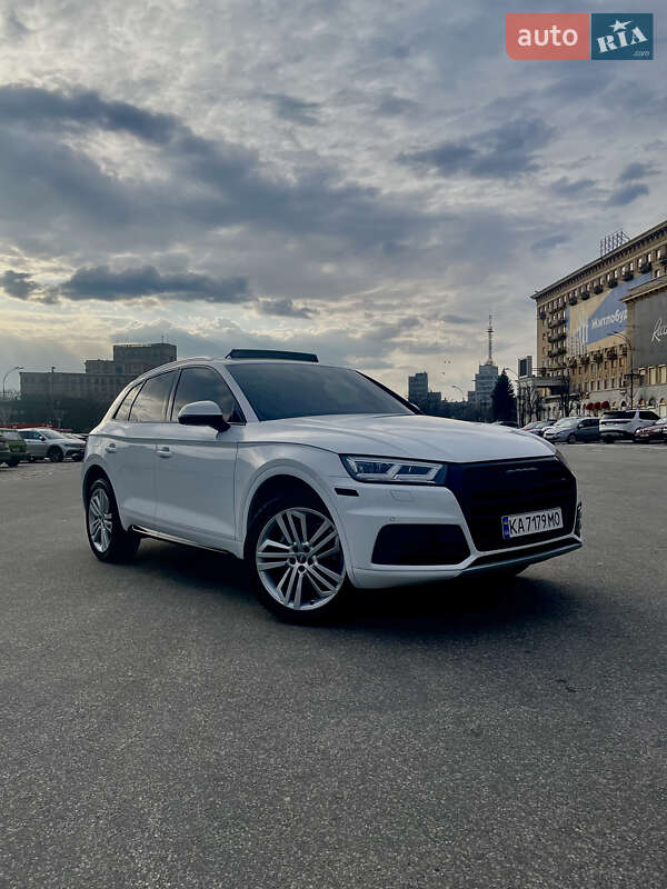Внедорожник / Кроссовер Audi Q5 2020 в 