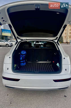 Внедорожник / Кроссовер Audi Q5 2020 в 