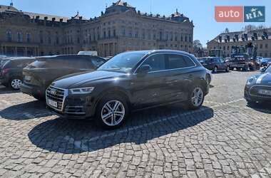 Внедорожник / Кроссовер Audi Q5 2018 в 
