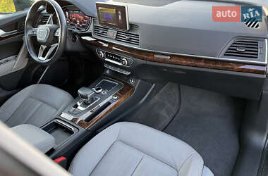 Внедорожник / Кроссовер Audi Q5 2017 в 