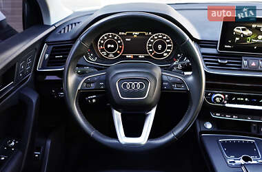 Внедорожник / Кроссовер Audi Q5 2018 в 