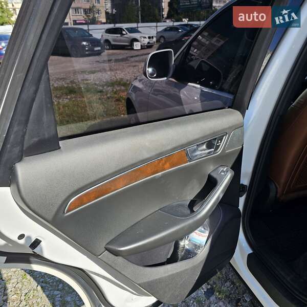 Внедорожник / Кроссовер Audi Q5 2010 в Киеве