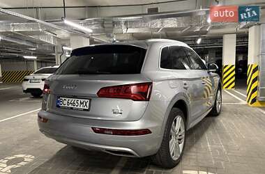 Внедорожник / Кроссовер Audi Q5 2018 в 