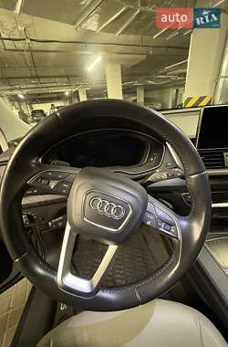 Внедорожник / Кроссовер Audi Q5 2018 в 