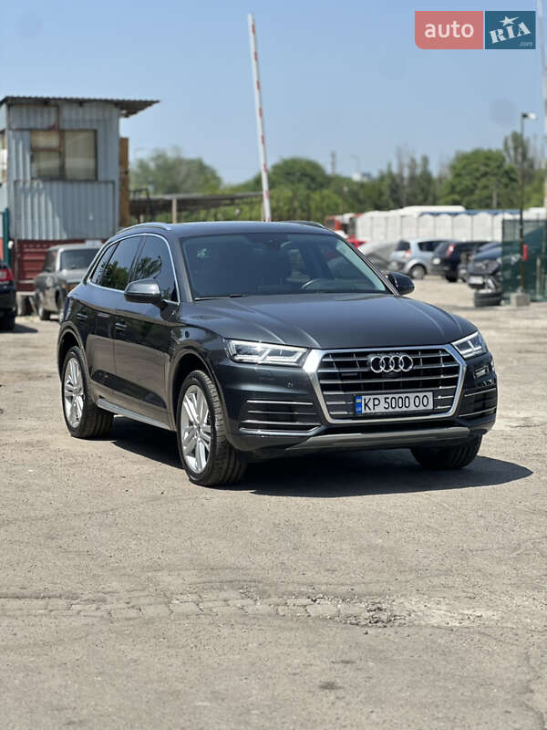 Внедорожник / Кроссовер Audi Q5 2018 в 