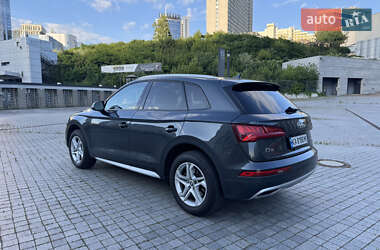 Внедорожник / Кроссовер Audi Q5 2018 в 