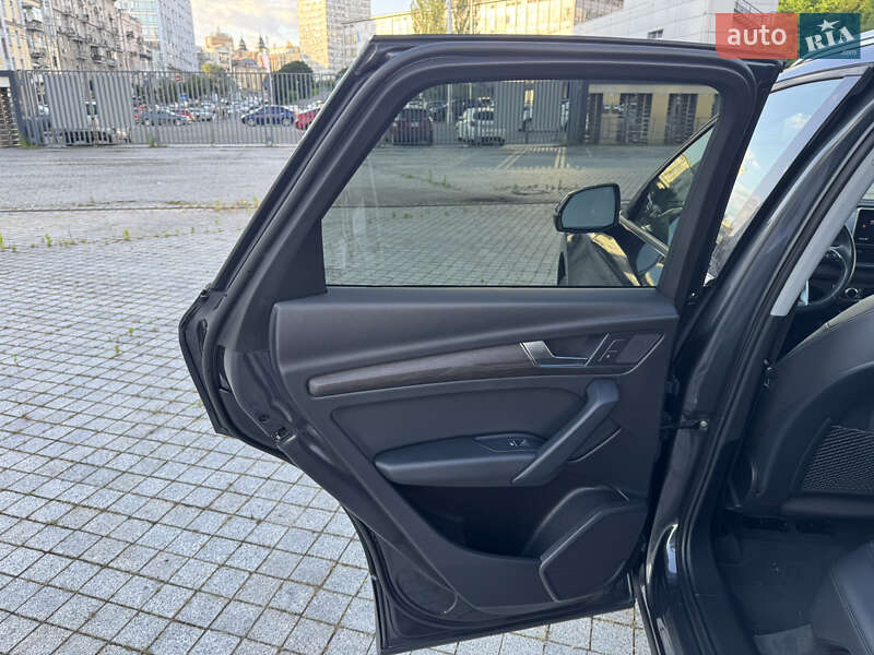 Внедорожник / Кроссовер Audi Q5 2018 в Киеве