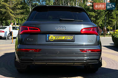 Внедорожник / Кроссовер Audi Q5 2017 в 