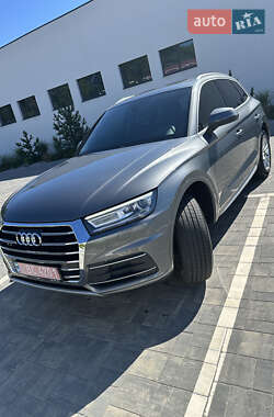 Внедорожник / Кроссовер Audi Q5 2020 в 