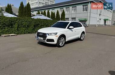 Внедорожник / Кроссовер Audi Q5 2017 в 