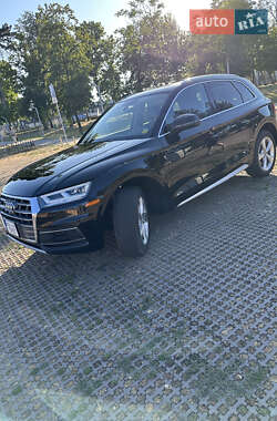 Внедорожник / Кроссовер Audi Q5 2017 в 