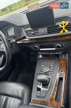 Внедорожник / Кроссовер Audi Q5 2017 в 