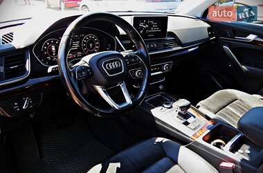 Внедорожник / Кроссовер Audi Q5 2017 в 