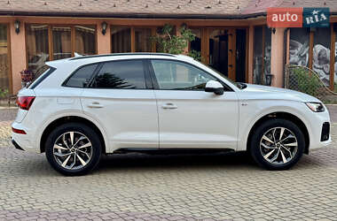 Позашляховик / Кросовер Audi Q5 2024 в 