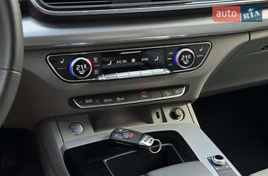 Позашляховик / Кросовер Audi Q5 2024 в 