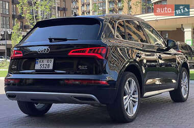 Внедорожник / Кроссовер Audi Q5 2018 в 