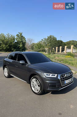 Внедорожник / Кроссовер Audi Q5 2018 в 