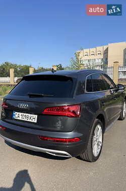 Внедорожник / Кроссовер Audi Q5 2018 в 