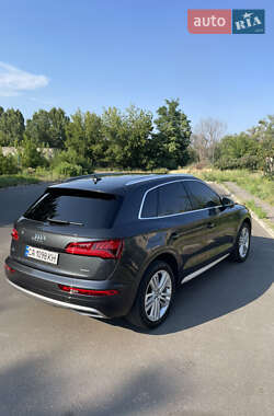 Внедорожник / Кроссовер Audi Q5 2018 в 