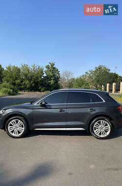 Внедорожник / Кроссовер Audi Q5 2018 в 