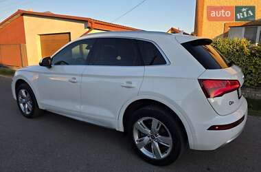 Внедорожник / Кроссовер Audi Q5 2018 в 