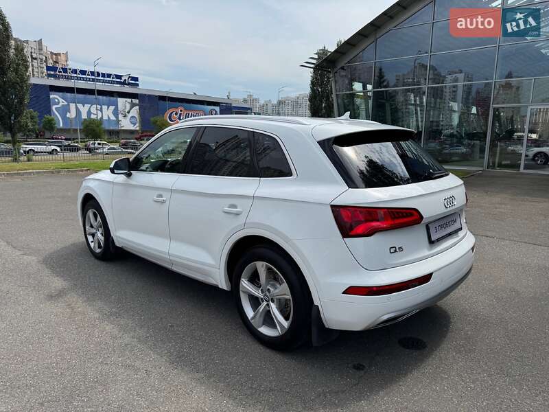 Позашляховик / Кросовер Audi Q5 2020 в Києві