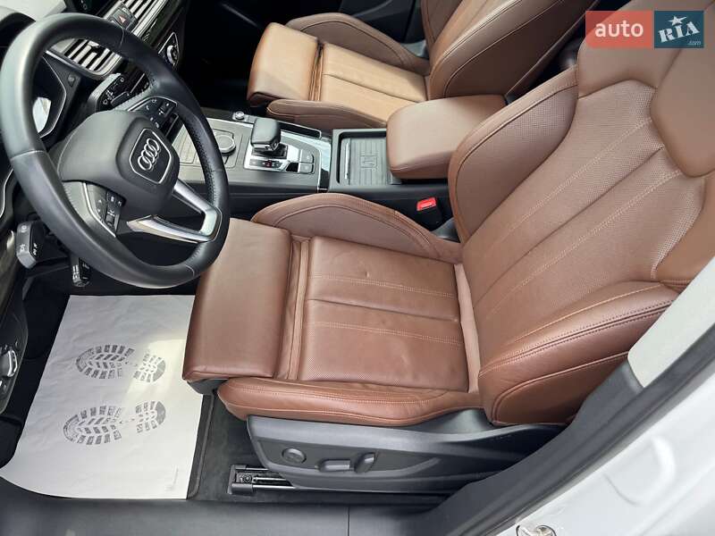 Позашляховик / Кросовер Audi Q5 2020 в Києві