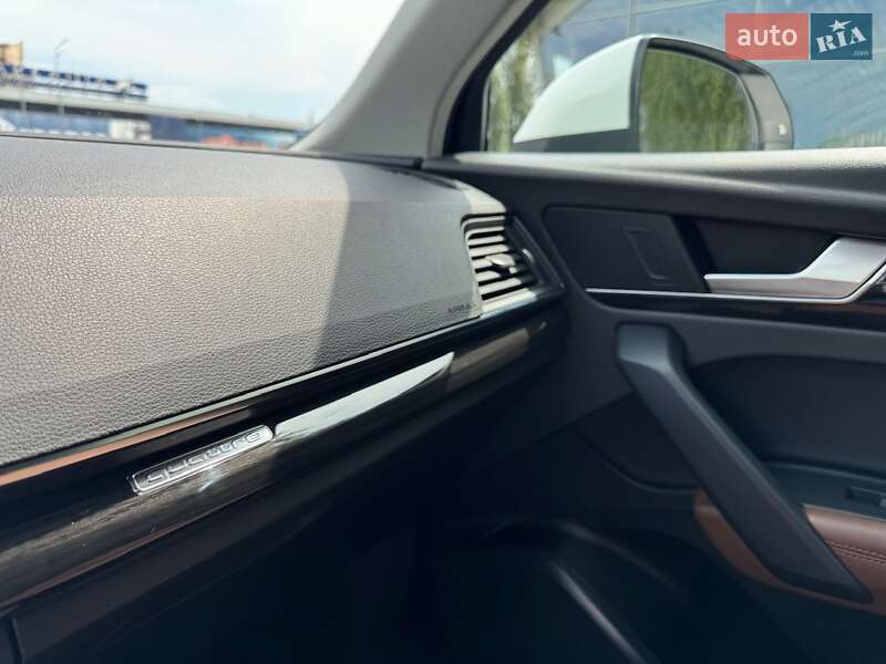 Позашляховик / Кросовер Audi Q5 2020 в Києві
