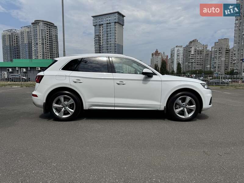 Позашляховик / Кросовер Audi Q5 2020 в Києві
