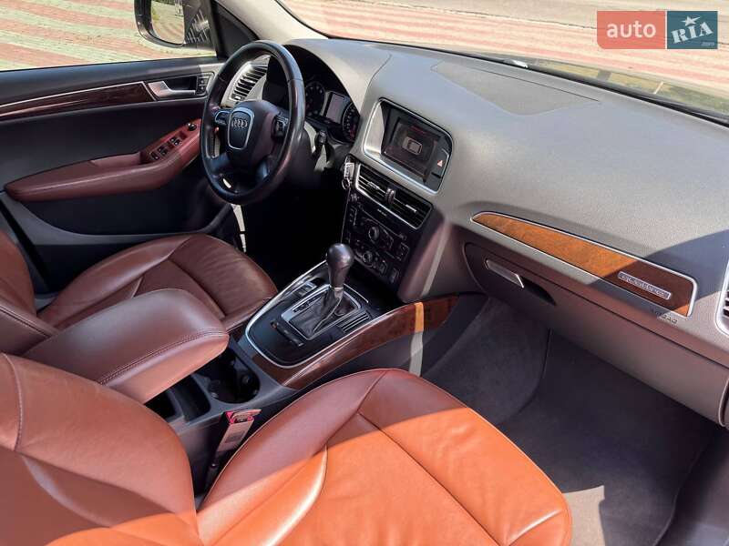 Внедорожник / Кроссовер Audi Q5 2010 в Запорожье