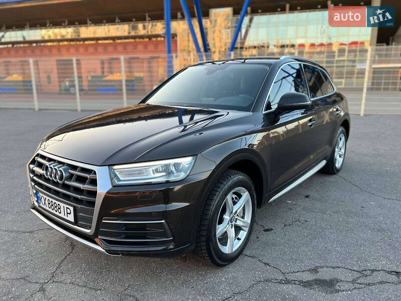 Внедорожник / Кроссовер Audi Q5 2017 в 