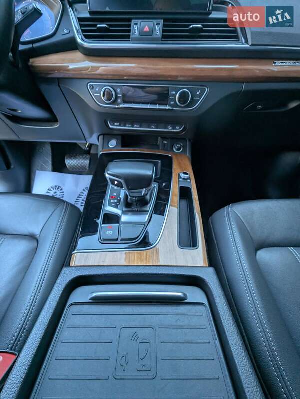 Позашляховик / Кросовер Audi Q5 2020 в Луцьку
