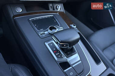 Позашляховик / Кросовер Audi Q5 2018 в 